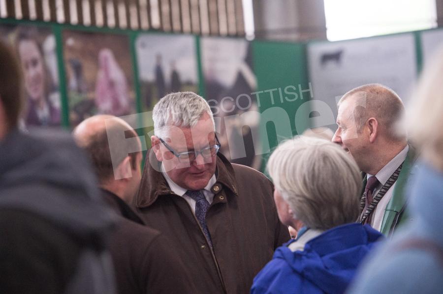 Kirsty Dunlop from Commonside Luings chatting to Fergus Ewing, Cabinet Secretary for the Rural Economy and Connectivity. Ref: RH8617298