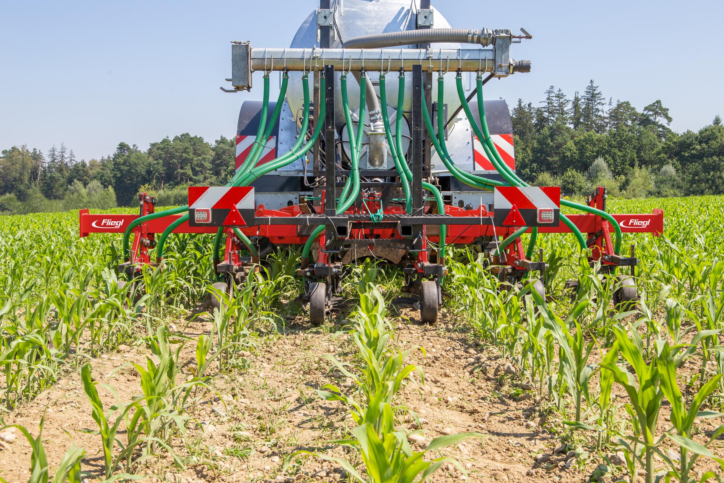 Fliegl Agrartechnik from Germany has developed its new Dexter fertilizer hoeing machine 