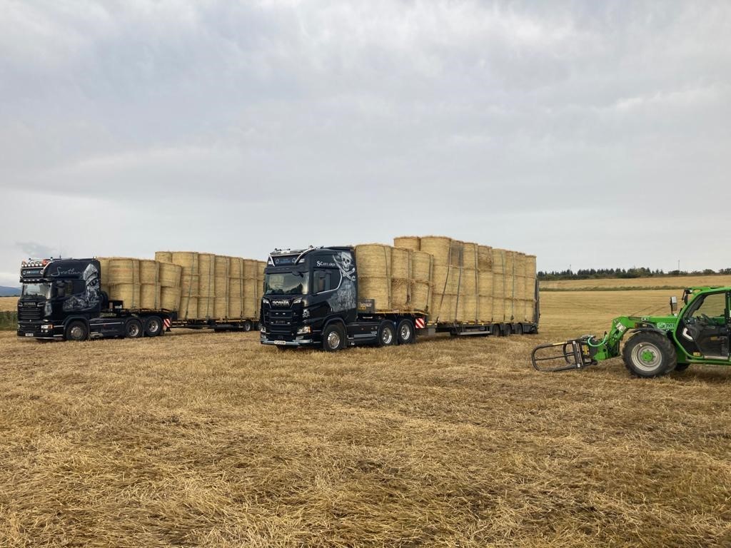 Gow Transport collecting bales of straw to speed the job up