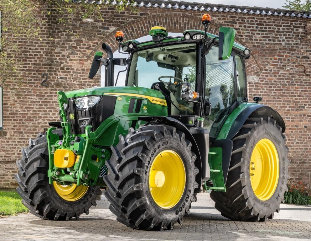 John Deere's new and smarter 6R four six cylinder tractors | Farmer