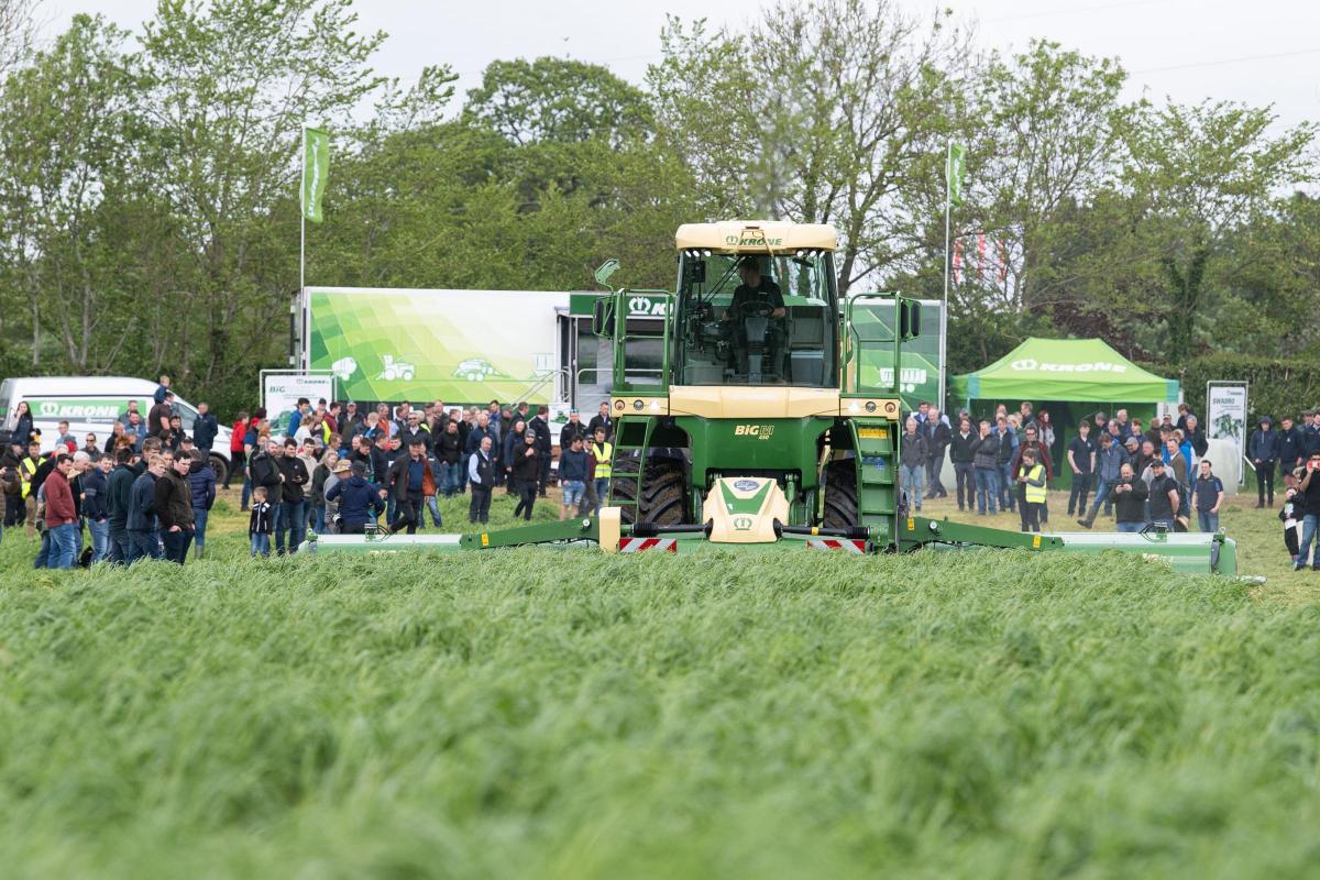 Krone BiG M 450 with a 9.90m cutting width and 449BHP this high performance mower conditioner will make short work of any field  Ref:RH180522001 Rob Haining / The Scottish Farmer...