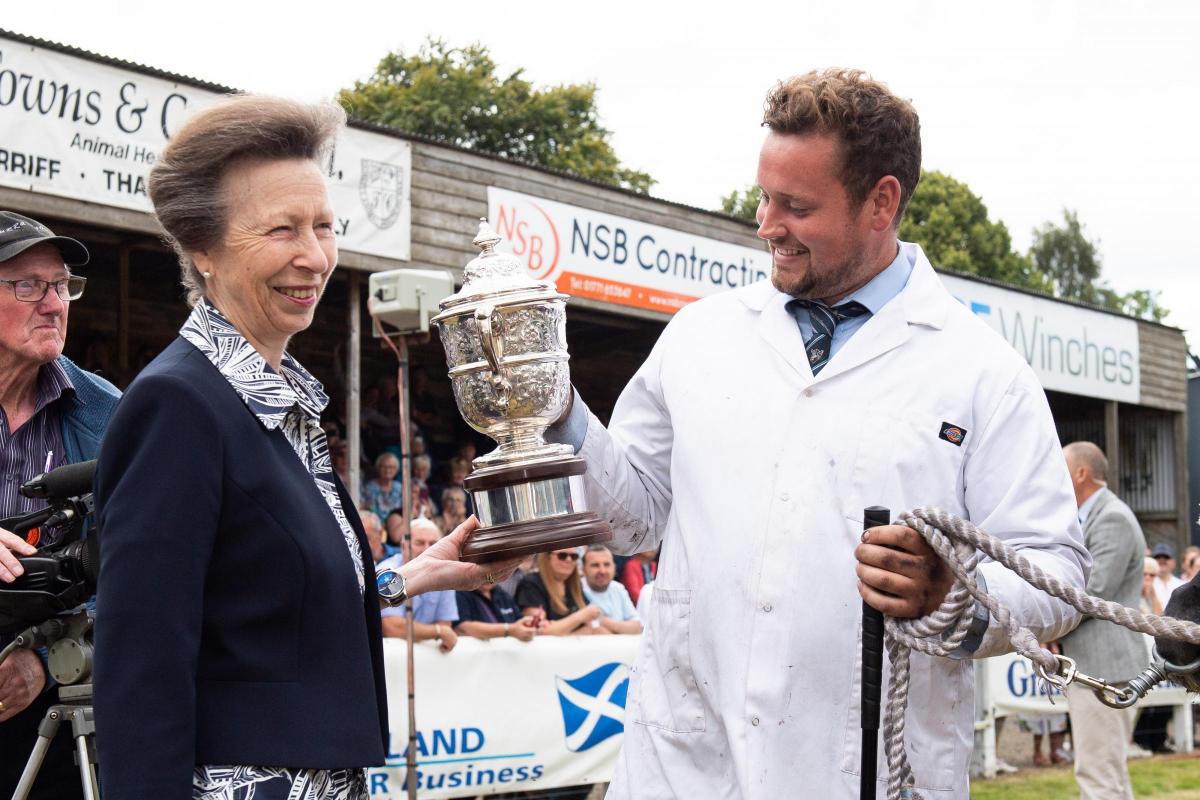 After Helen Goldie picked her champion, HRH The Princess Royal presents the trophy to Mark Wattie for the Aberdeen Angus cow  Ref:RH010822059  Rob Haining / The Scottish Farmer...
