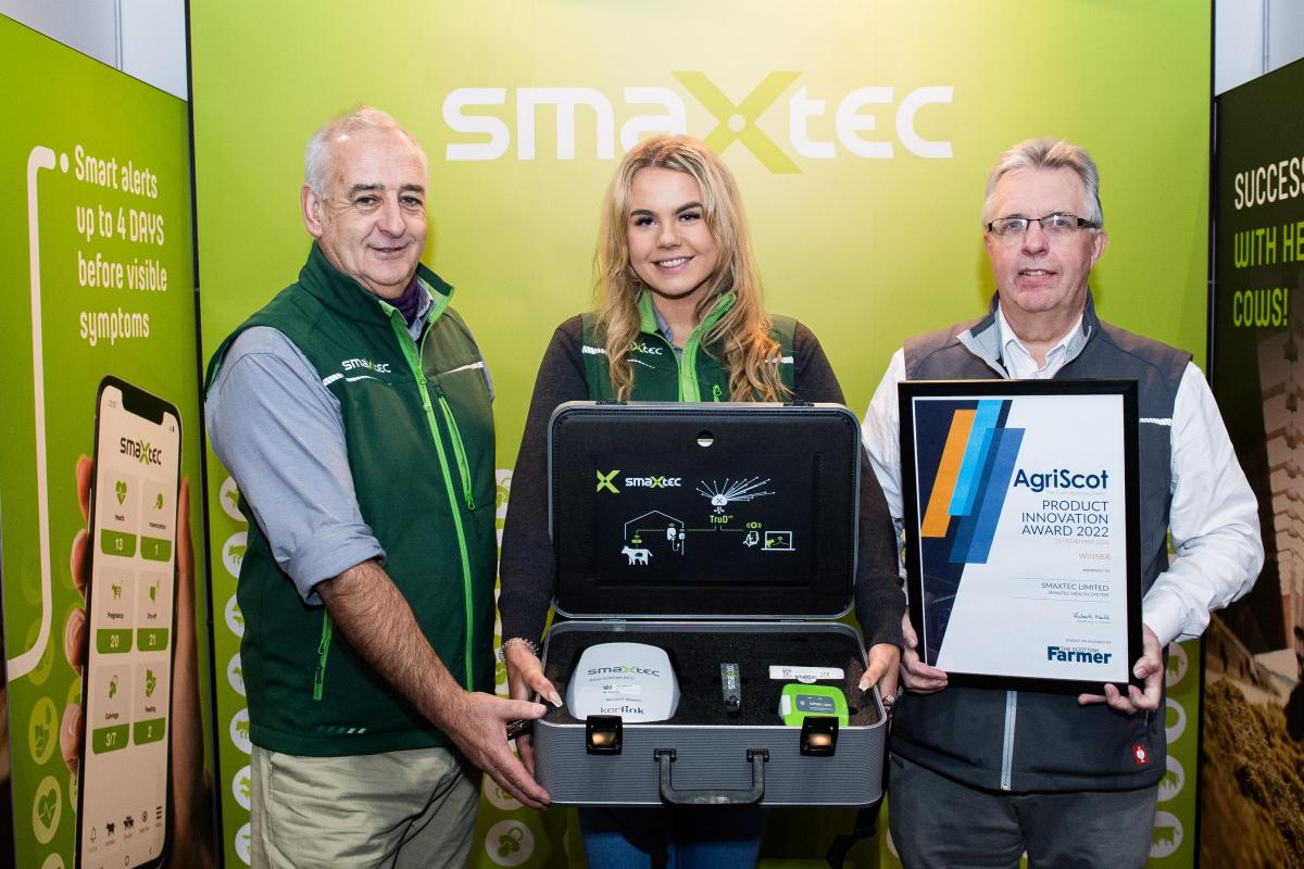 Charlie MacLaren, Aisling Downey and David Pool from Smaxtec Limited receiving the AgriScot Innovation award Ref: RH161122055 Rob Haining The Scottish Farmer