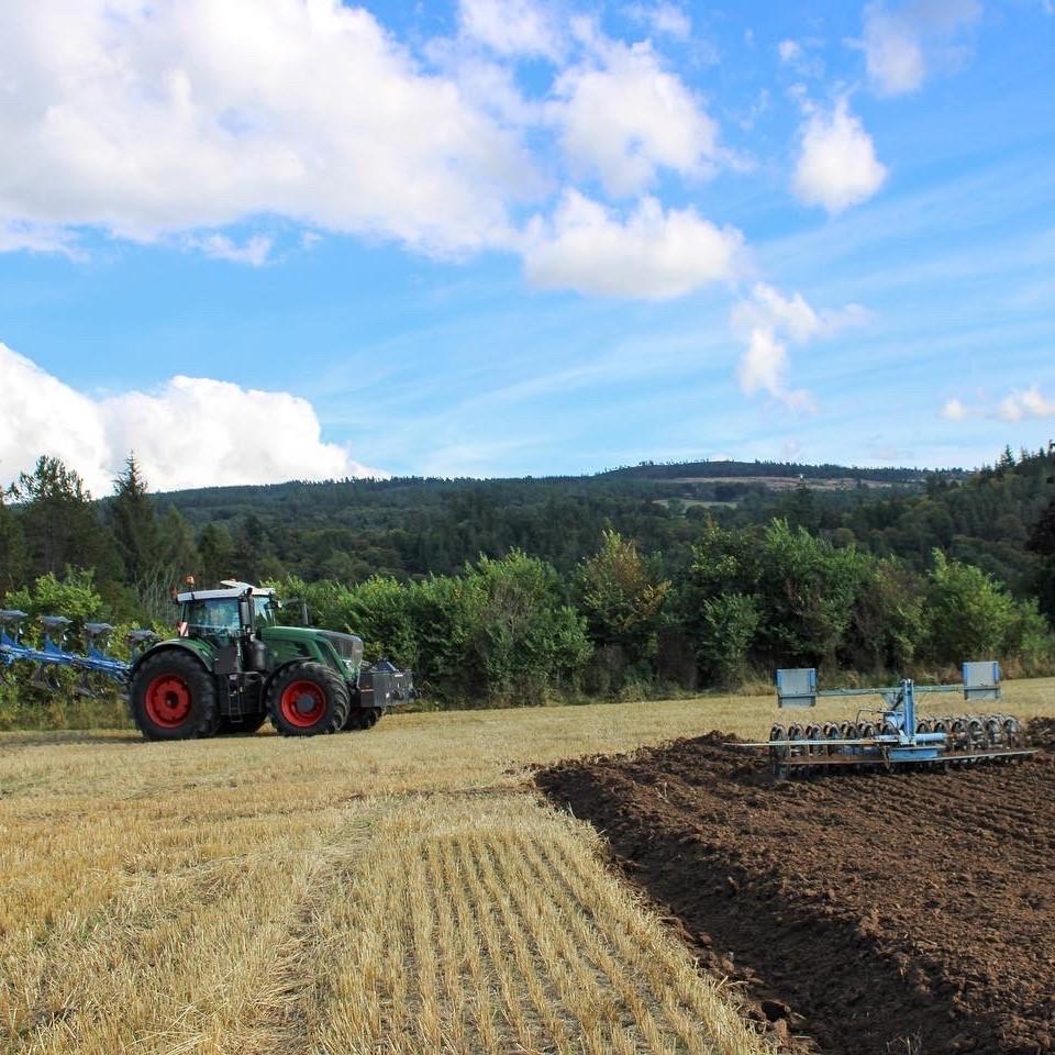 Murray Coghill - Graeme pescodd ploughing behind Beauly with his Fendt 939