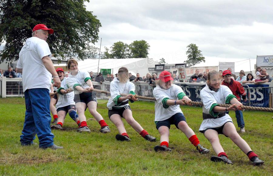 Avondale girls pulling their way to winning the final at Royal Highland Show, 2007.