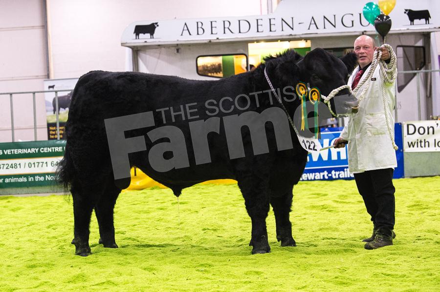 Yearling Bull title went to Cardona Edwin from JR Galloway. Ref: RH1711170244.
