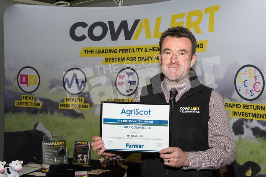 Willie Cuthbertson with the Highly Commended award for the Automated lameness detector. Ref: RH1511170174.
