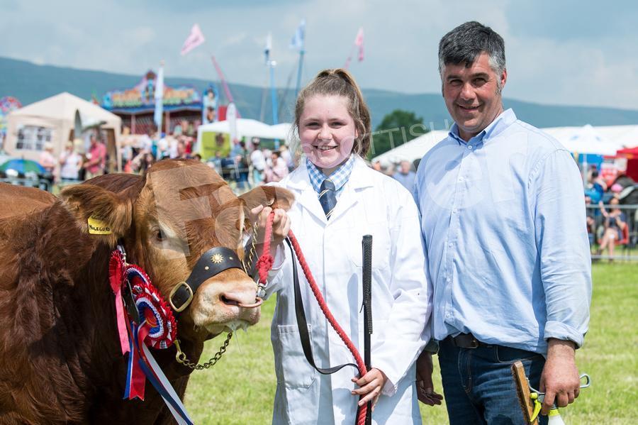 Orla and John Duncan with the beef inter-breed champion Dyke Nilegod. Ref: RH020618101