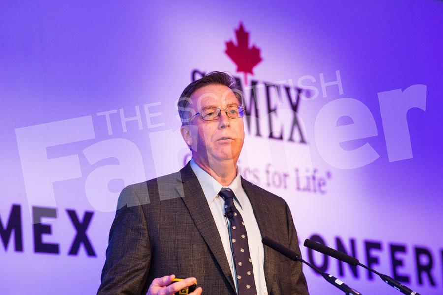 Dr Mike Lohuis speaking at SEMEX. Ref: RH140119006