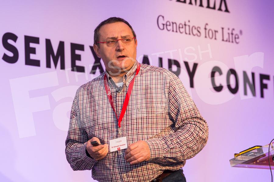 Dr Giovanni Gnemmi speaking at SEMEX. Ref: RH150119008.